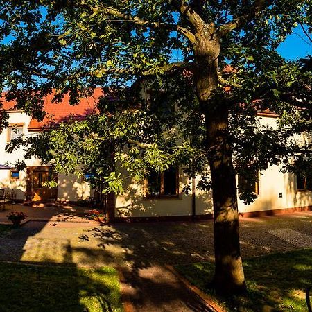 مبيت وإفطار ساندومييش Gosciniec Kocmierzow المظهر الخارجي الصورة