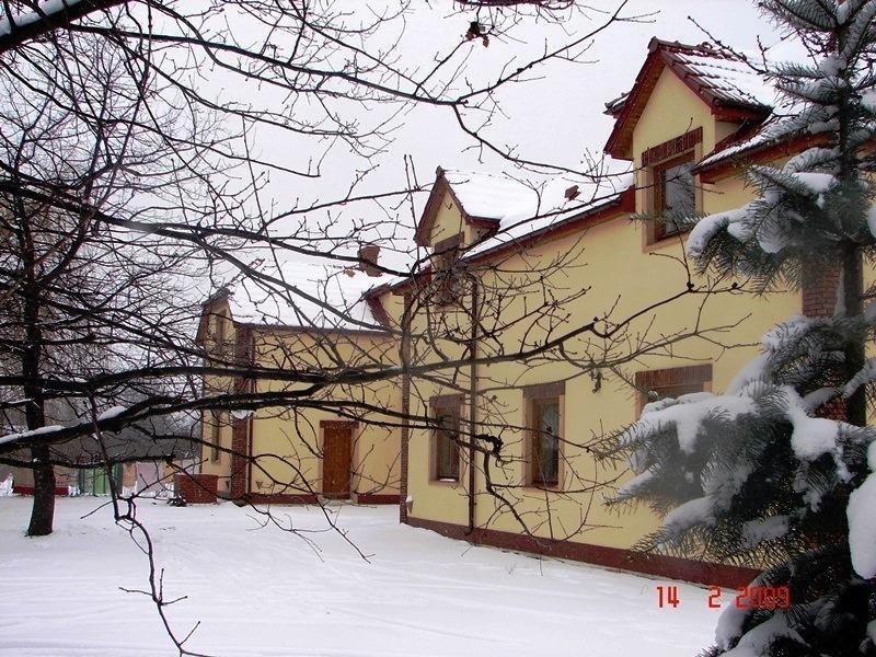 مبيت وإفطار ساندومييش Gosciniec Kocmierzow المظهر الخارجي الصورة
